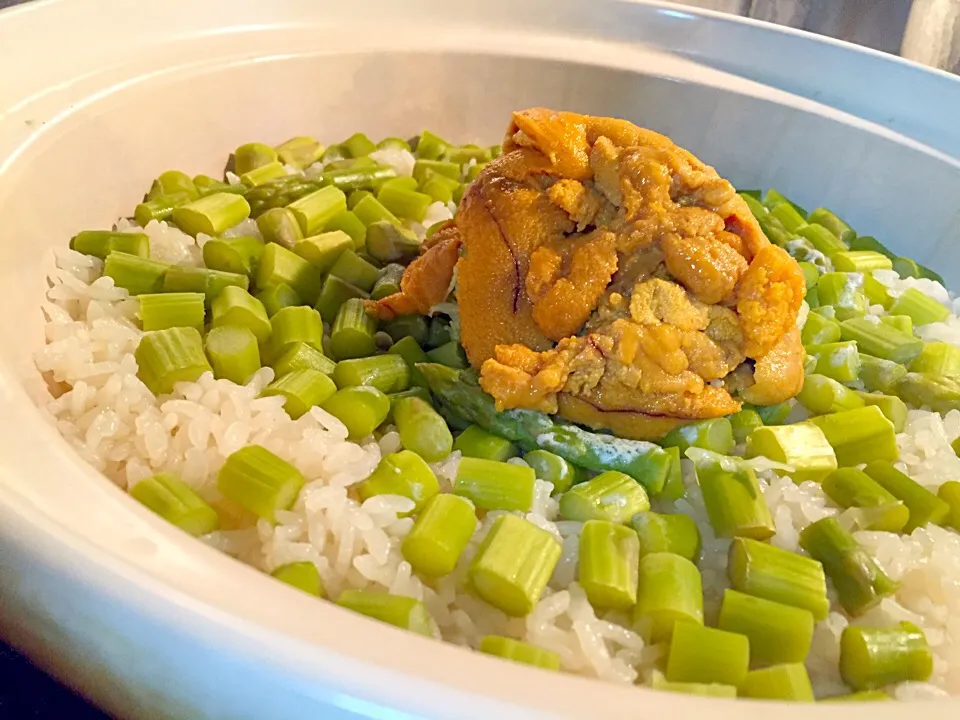 うにアスパラガス土鍋ご飯|炊かれたいオトコ おこん 小栁津さん