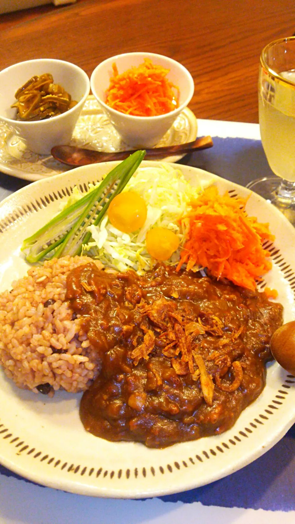 Snapdishの料理写真:ベジブロスでカレー。
久しぶりの酵素玄米で👍|あやさん