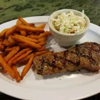 8oz New York strip paired with home made coleslaw and sweet potato fries!|Brandi Edwardsさん