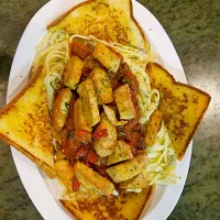 Chicken Cacciatore paired with signature garlic toast|Brandi Edwardsさん