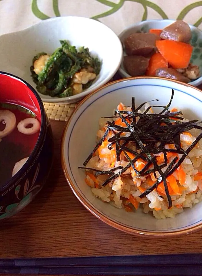 にんじんご飯 🌿                               お米1合ににんじん千切り1本分        にんじん嫌いもいけるかもよ😊|🌿ぴぴさん