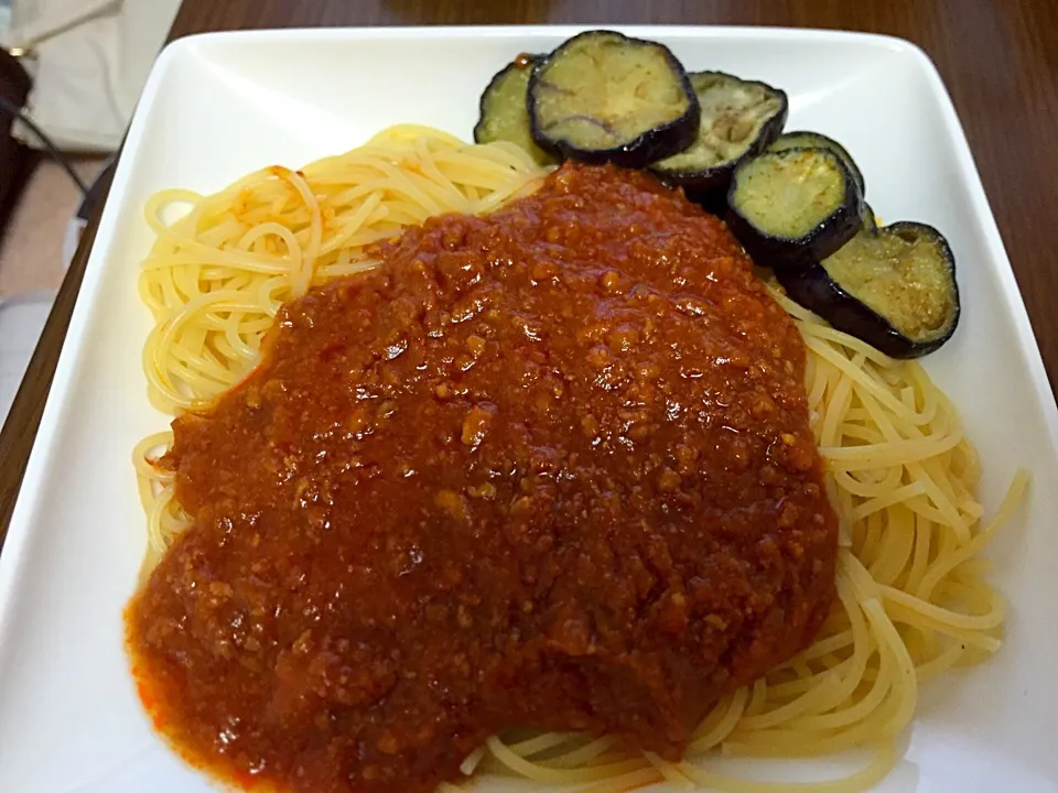 ミートソーススパゲティ
焼きナスを添えて|なおこさん