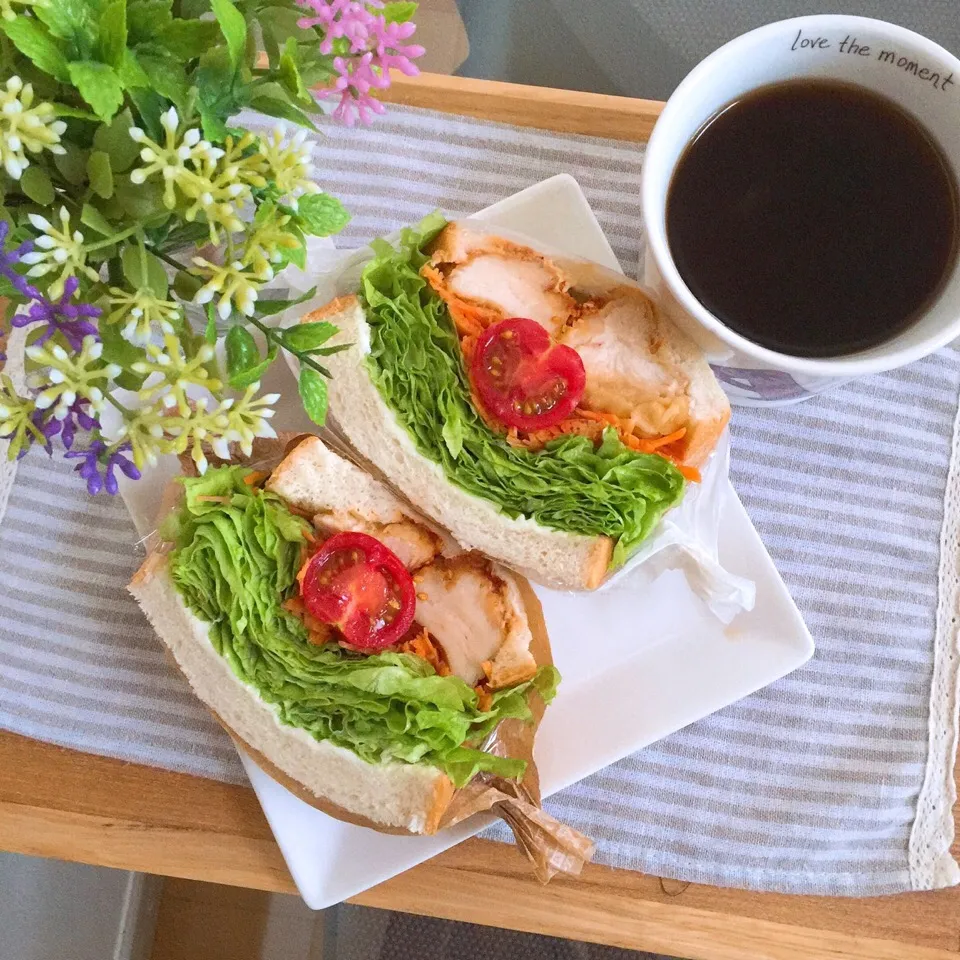 Snapdishの料理写真:7/24❤︎中津醤油唐揚げ&鶏天とクリームチーズ❤︎お野菜たっぷりamoサンド|Makinsさん