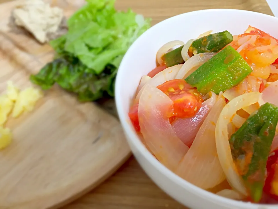 えびのトマト煮込み丼 🍅|はむたろうさん