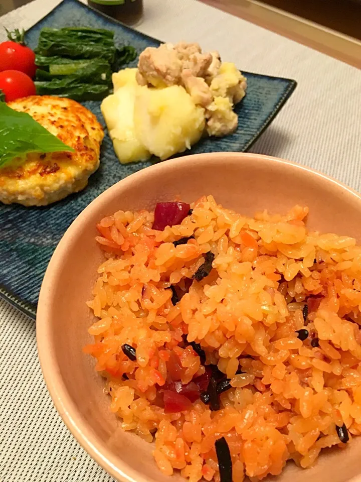 ビーツで炊き込みご飯♫
真っ赤なご飯だけど、ひじきと枝豆も入れて和風なさっぱりご飯〜|miyaさん