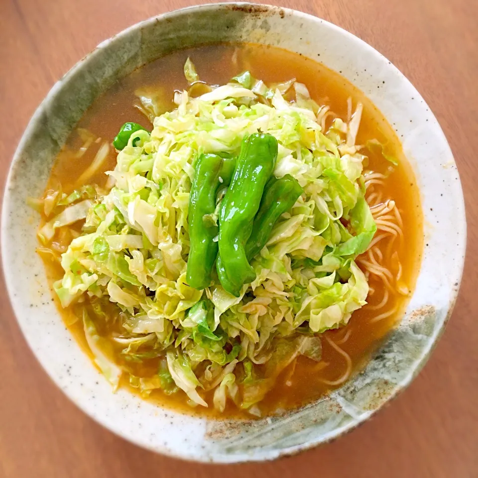 お土産でもらった 天理スタミナラーメン❤︎  白菜も豚肉も冷蔵庫になかった(๑o̴̶̷̥᷅﹏o̴̶̷̥᷅๑)   そして麺はほぼ見えない笑|Mimさん