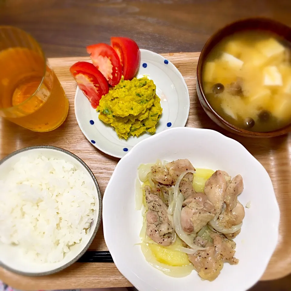 鶏とじゃがいもの塩ダレ、かぼちゃサラダ、豆腐としめじの味噌汁|たまさん