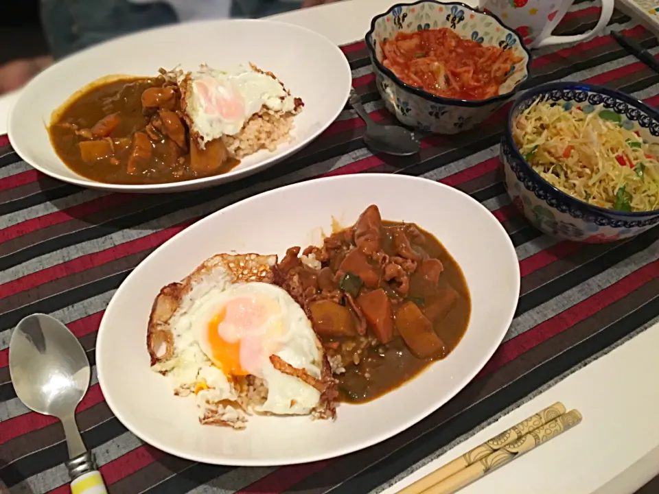 Snapdishの料理写真:チキンポークカレー🐓🐖、チョレギサラダ、キムチ|にゅきさん