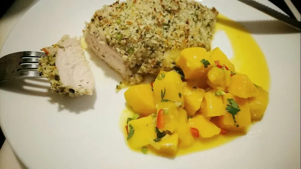 Cheese & Parsley Baked Chicken with Mango Salsa.|suki chan duarteさん