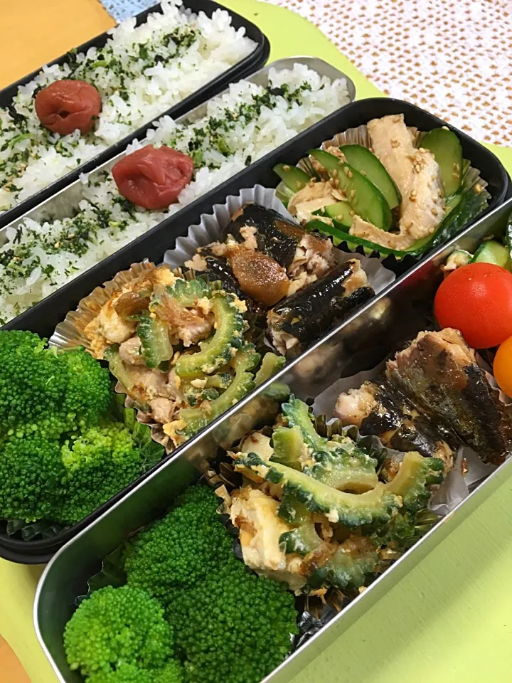 鶏胸肉ときゅうりの胡麻和え イワシの煮付け ゴーヤチャンプル ブロッコリー弁当。昨日と一緒プラスα😓|Kumiko Kimuraさん