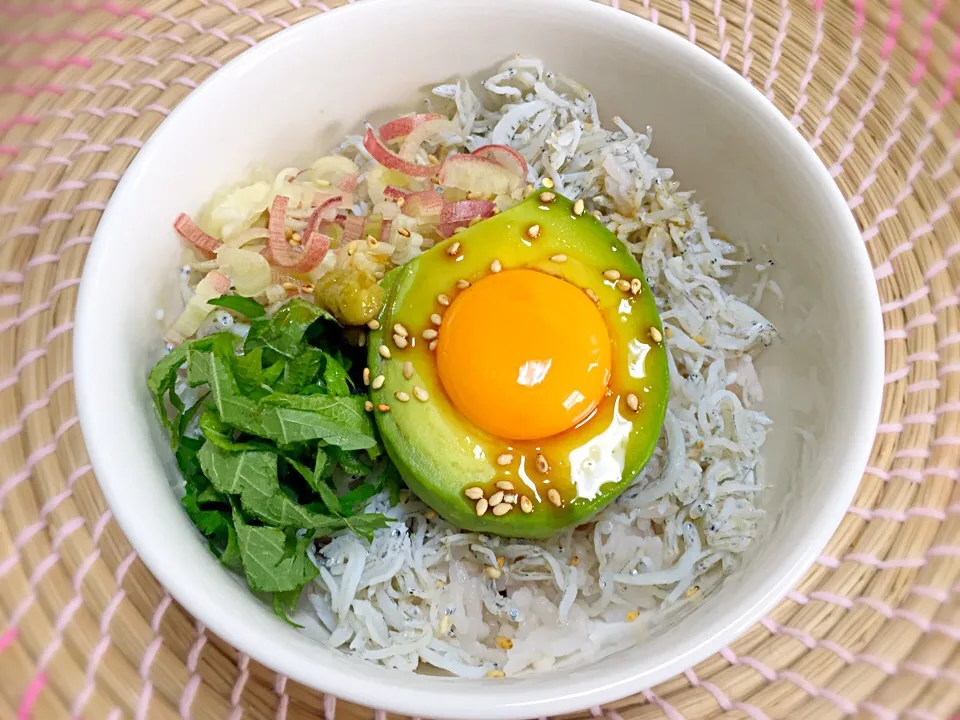 アボカドしらすアボカド丼🐟|pokonyanさん