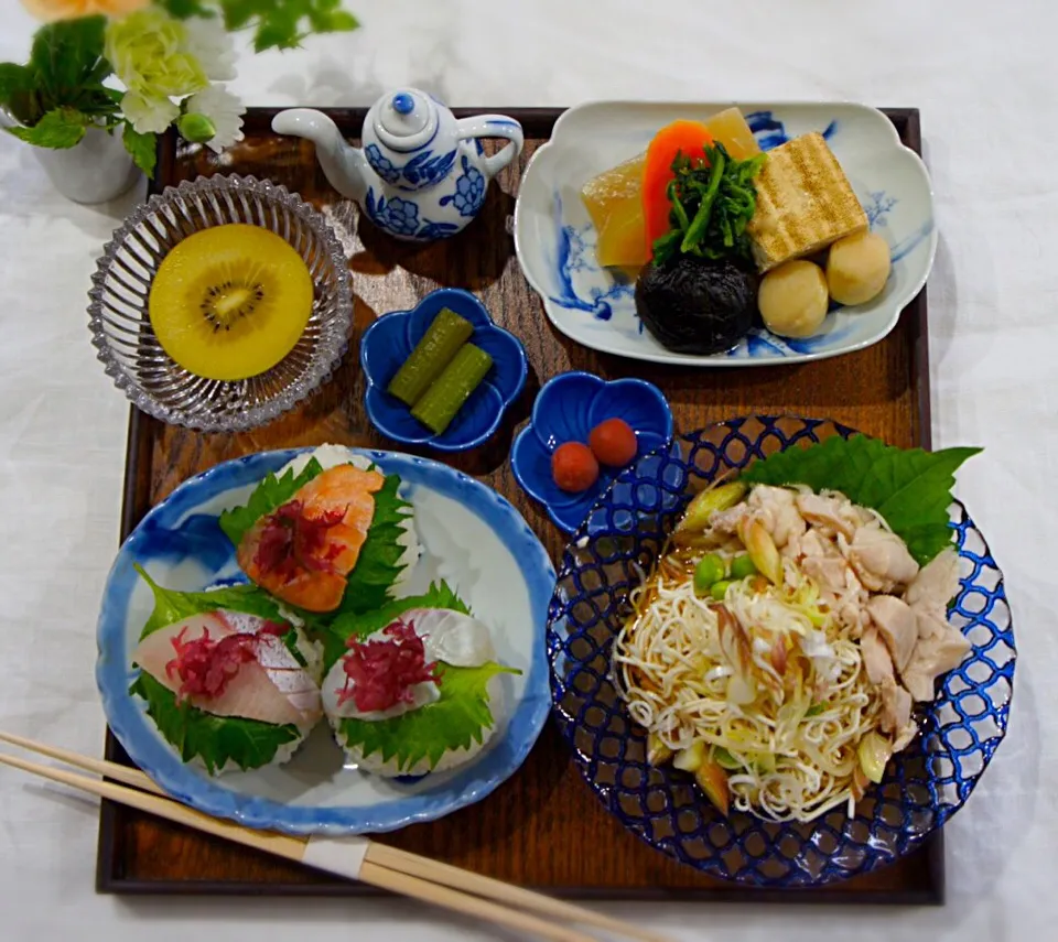 Snapdishの料理写真:えきしお漬け茹で鶏のせ豆腐素麺と手毬寿司膳|pigronaさん