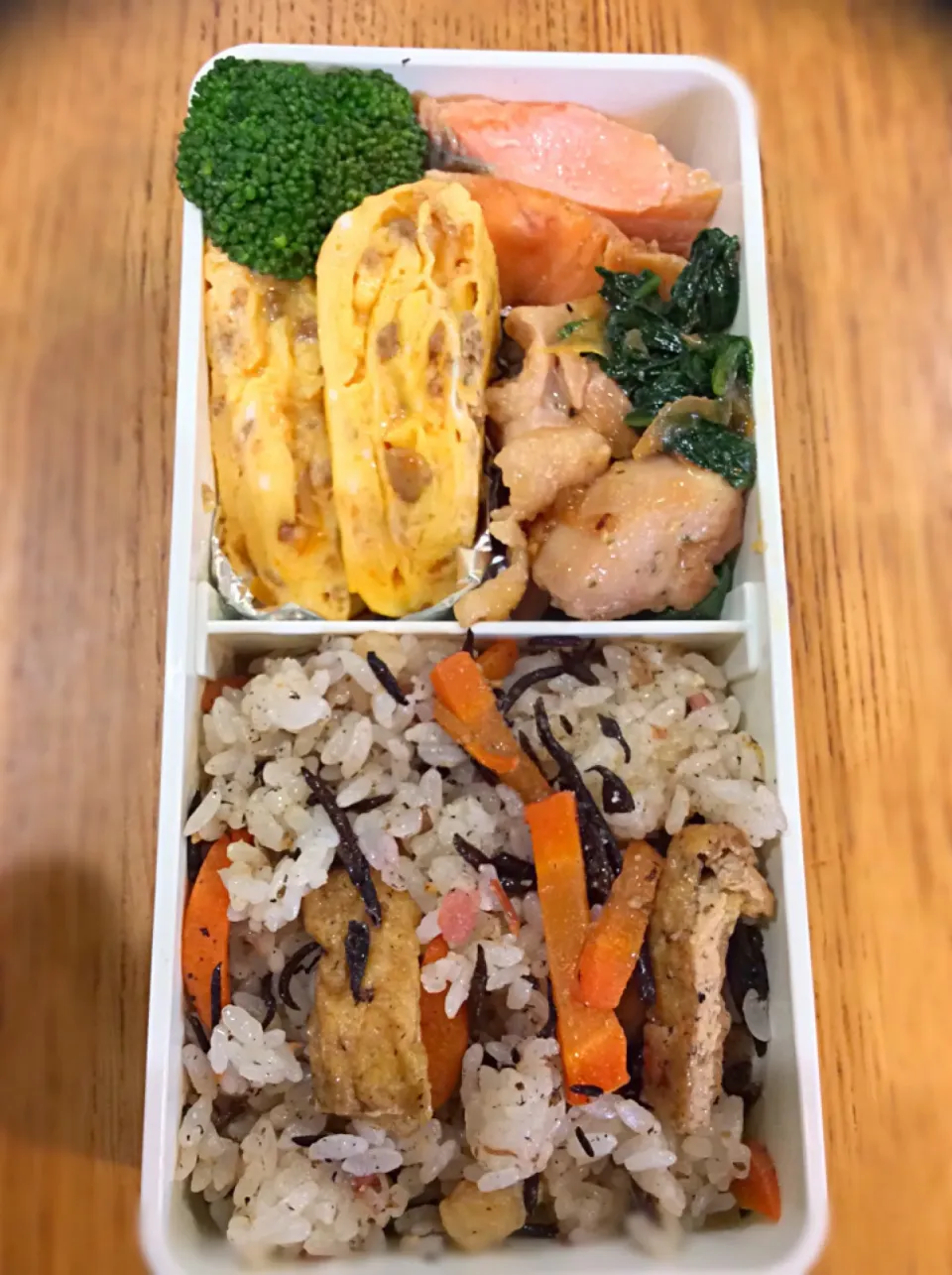 Snapdishの料理写真:ちび、部活お弁当、ひじきにごはん、鶏肉、にんじん煮物、しゃけ、ミートソース入り卵焼き。|泡子さんさん