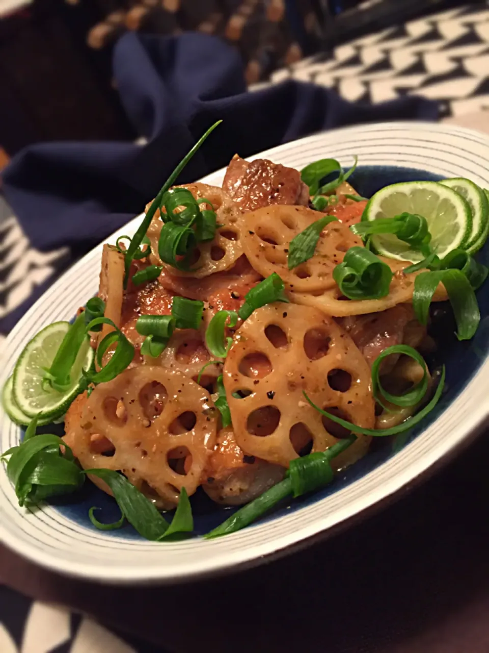 こずえ⑅◡̈*さんの料理 鶏肉とれんこんの柚子こしょう炒め✨
タイミング合わずで😞💦遅くなったけど🙏🏼300投稿おめでとう〜〜🎉🎉🎉|チョッパー＆ホヌさん