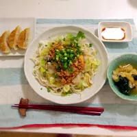 Snapdishの料理写真:冷しゃぶキムチ納豆ぶっかけうどん|あやかさん