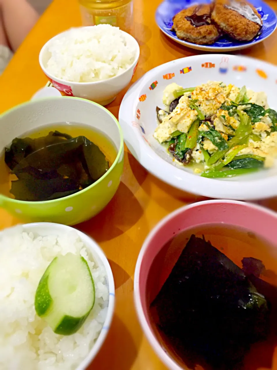 小松菜とキクラゲの豆腐卵炒め  メンチカツ  わかめのお吸い物  麦茶|ch＊K*∀o(^^*)♪さん