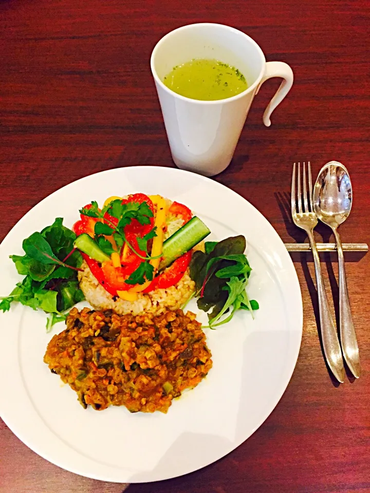 キヌア入り玄米ご飯と青のりスイート🌽スープと夏野菜のキーマカレーと梅ピクルス|Shiho Nakayamaさん