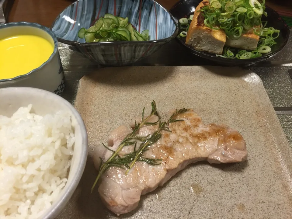 Snapdishの料理写真:豚肉ローズマリー焼き|愛ペガさん