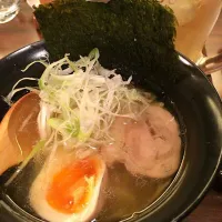 野毛飲み〆の鶏ラーメン|タカハシ ミカさん