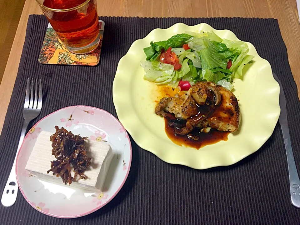 Snapdishの料理写真:#よるごはん
#鶏胸肉ステーキ
#サラダ
#くぎ煮
#豆腐|ひよさん