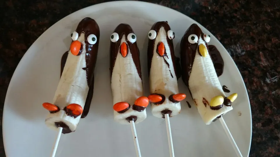 homemade penguin banana snacks|paulaさん