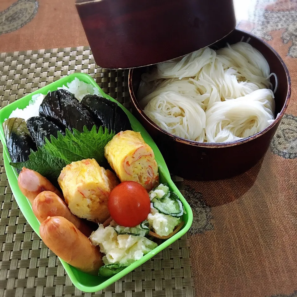 コンテカニカマ入り卵焼き♬
今日のお弁当〜♬|renharuruさん