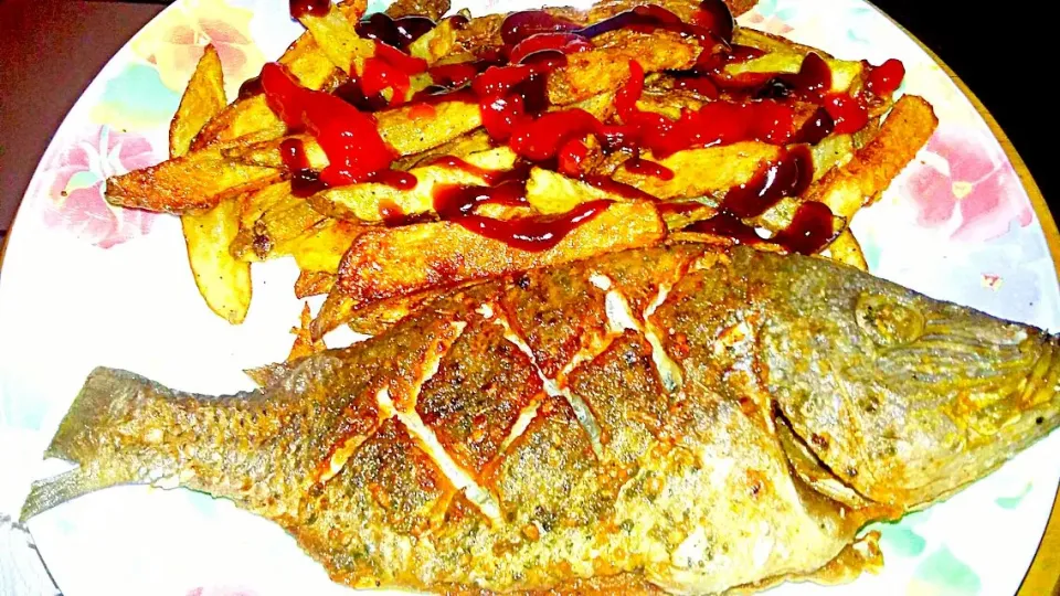 Homemade Fish and Dirty Potato Chips.|Juan Simmsさん