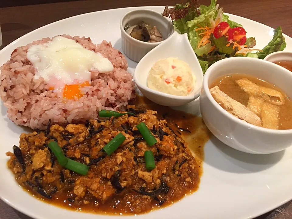 Snapdishの料理写真:キーマカレーのプレートランチ。|liccaさん