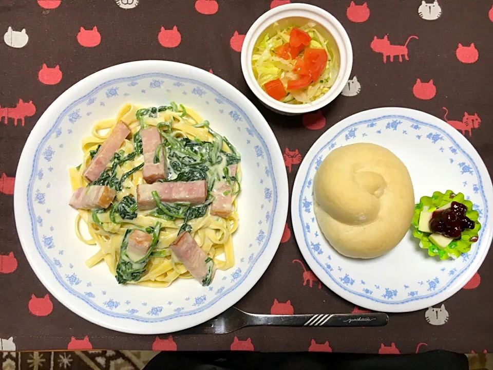 Snapdishの料理写真:厚切りベーコンとほうれん草のクリームパスタ|ゆみっこのお豆さんさん