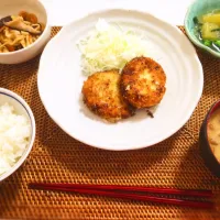 Snapdishの料理写真:ふたりで食べた夜ごはん＊カニクリームコロッケ＊小松菜冬瓜えびあんかけ＊切り干し大根炊いたん＊なめことワカメのお味噌汁|あやかさん