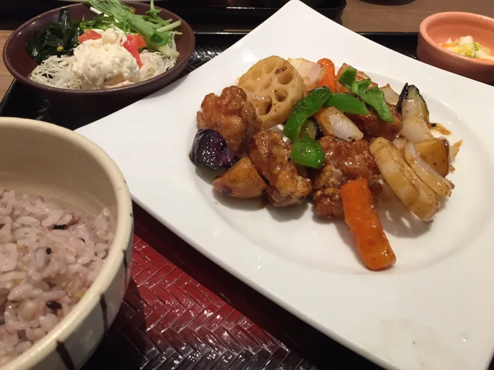 鶏と野菜の黒酢あん定食🐔🍠|まさとさん