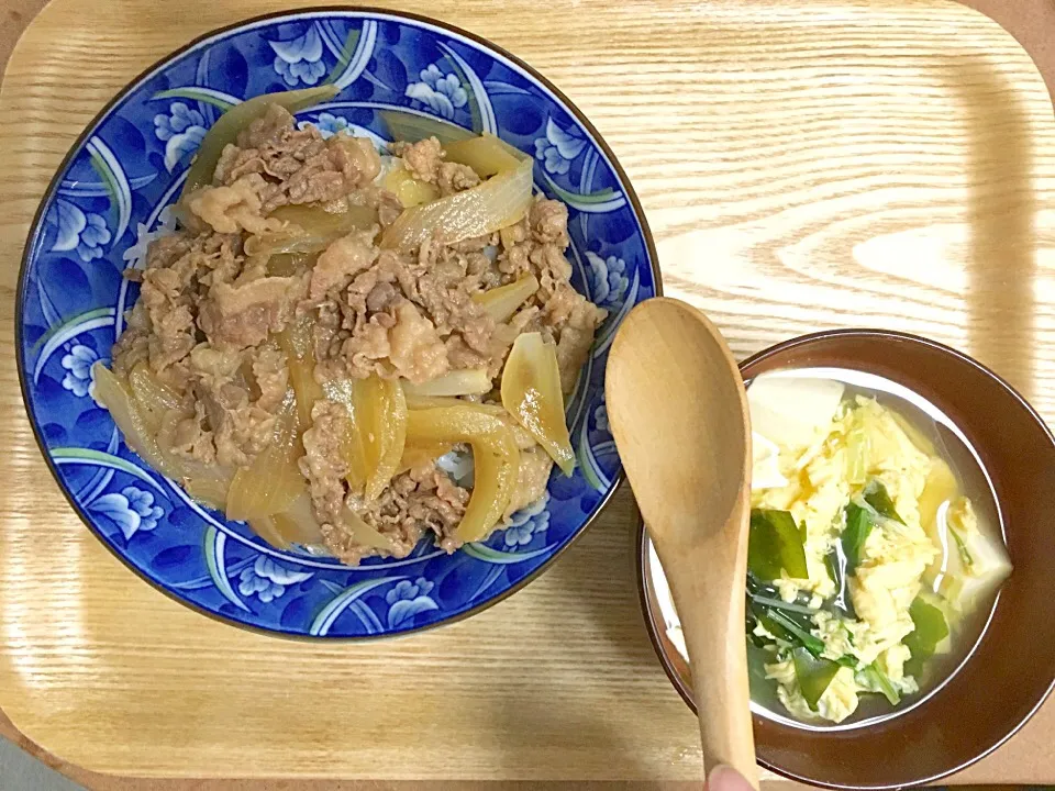 子供たち夕飯 ぎゅうどーん|やました まみさん