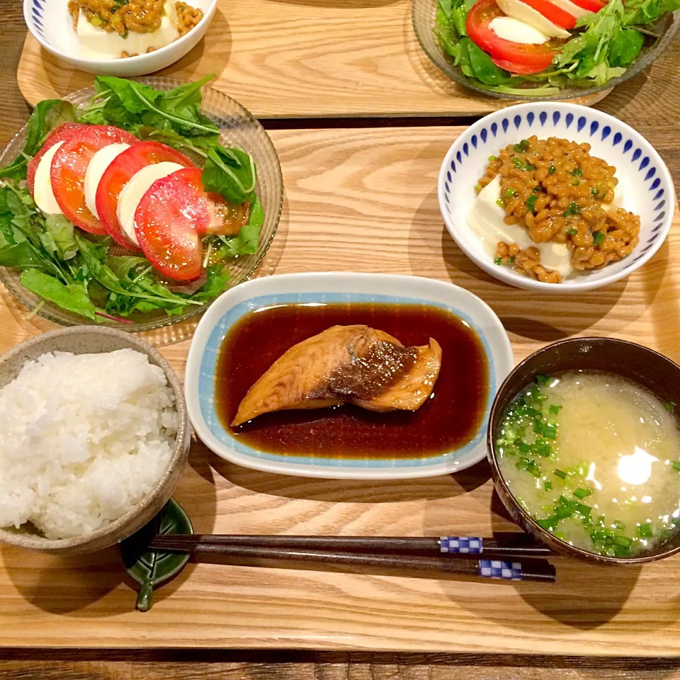 レンジで煮魚、納豆豆腐、トマトモッツァレラ|Nao Yamadaさん