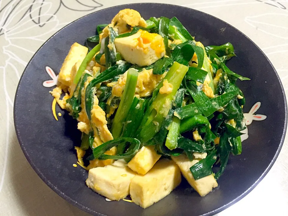 行者菜と豆腐と卵の炒め物
行者ニンニクとにらから生まれた野菜らしいよ😊|tabyさん