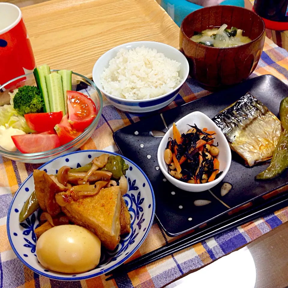 鯖の塩焼き
甘辛ししとう
ひじきの煮物
玉ねぎとわかめと麩の味噌汁
厚揚げと卵の煮物
サラダ
麦ご飯|みかんさん