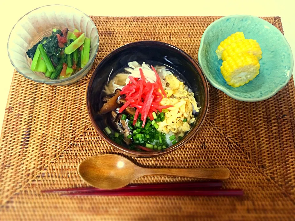 ひとりの夜ごはん＊鶏飯＊塩茹でとうもろこし＊小松菜うめおかか和え|あやかさん