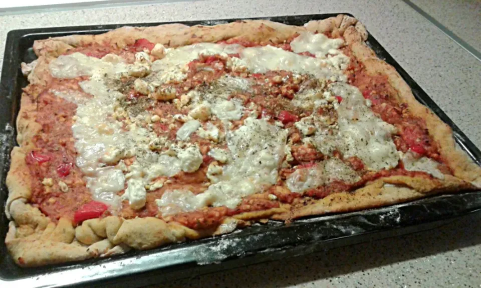 homemade pizza with chicken|Anna Medisopoulouさん