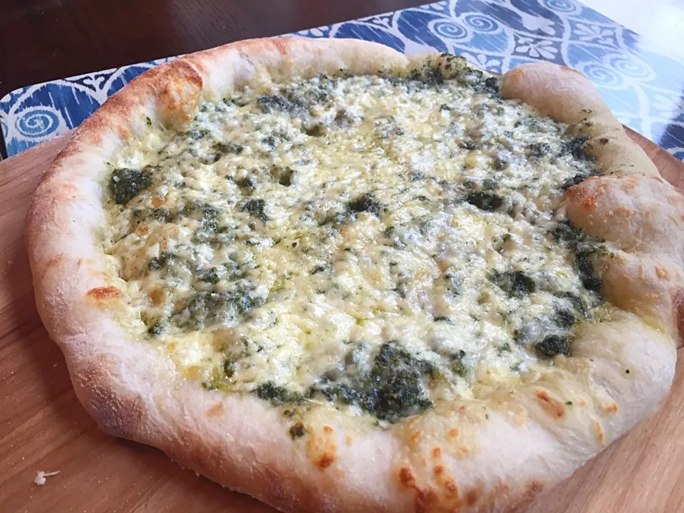 pesto pizza|Matthew Cashenさん