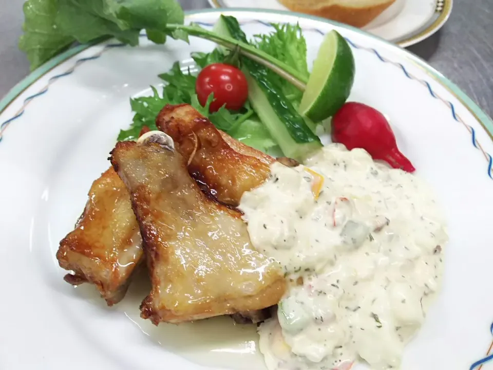 骨付き鶏もも肉で、チキン南蛮♪
ちょい豪華に♪|Yutaka Sakaguchiさん