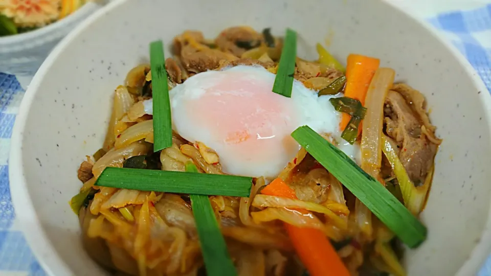 豚キムチ温玉丼|よっしー(=^ェ^=)さん