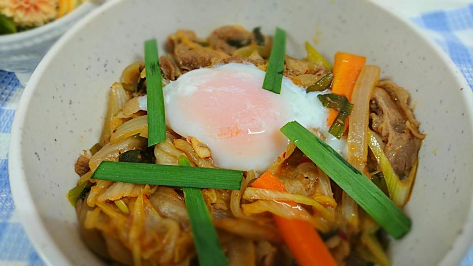 豚キムチ温玉丼