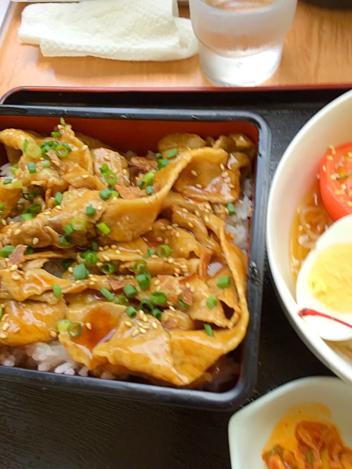 黒豚スタミナ重と霧島冷麺|Masahiko Satohさん