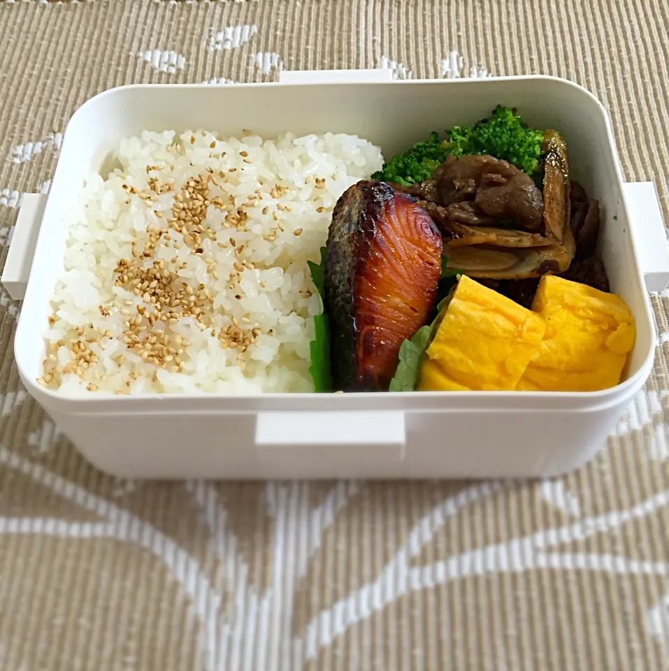 今日の旦那様お弁当(◍•ᴗ•◍)
牛しぐれと味醂鮭おべん〜|あさこさん