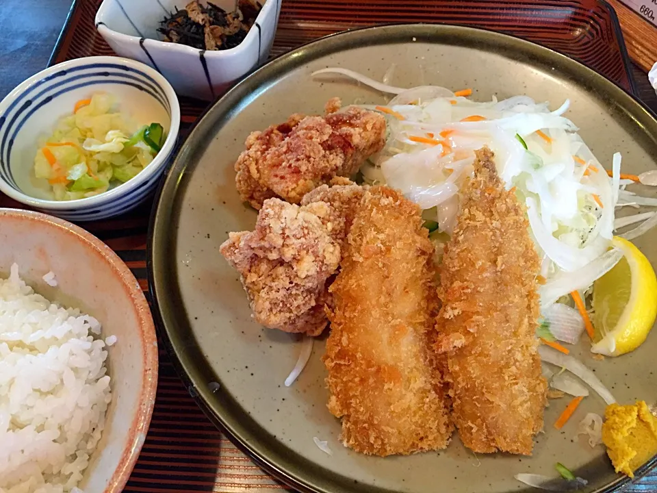 Snapdishの料理写真:唐揚げ 鯵フライ定食|Noriyuki Saitoさん