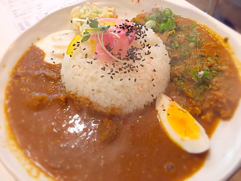 2種のあいがけカレー(欧風カレー、アジアンカレー)、辛さ3up|buhizouさん