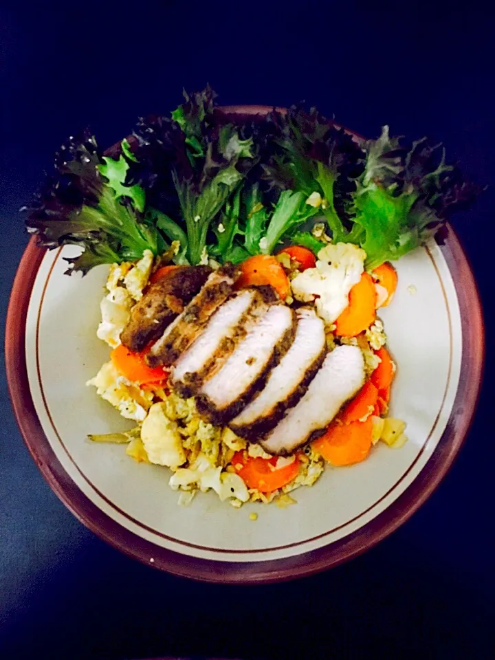 Marinated poach chicken breast, stirfried carrot and cornflower & coral lettuce 😁|Azarith Sofia Azizさん