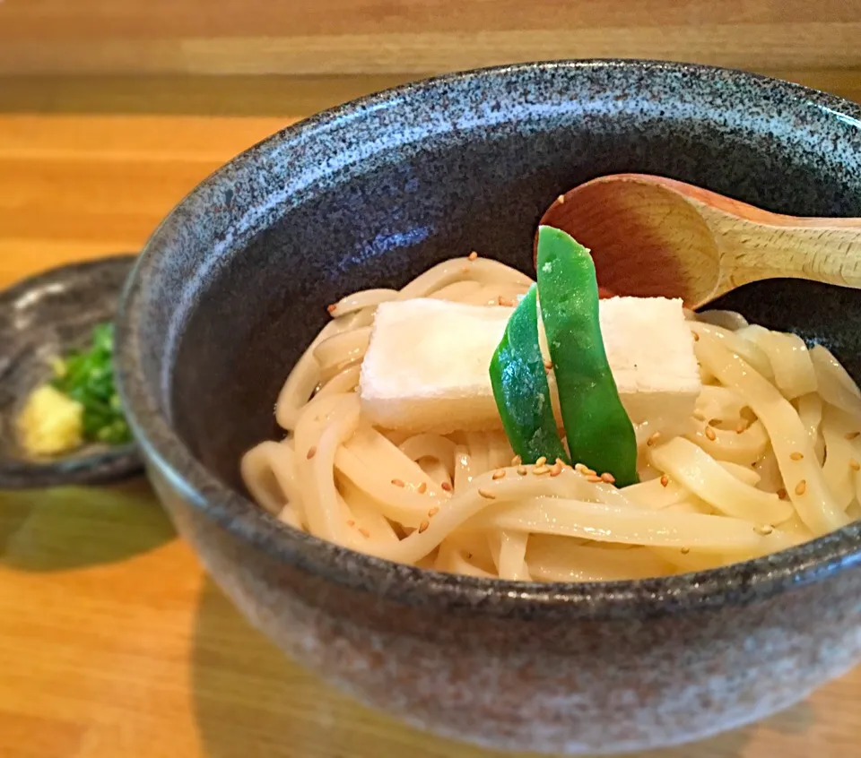 Snapdishの料理写真:営業マンの昼ごはん ぶっかけうどん 揚げ餅入り|ぽんたさん