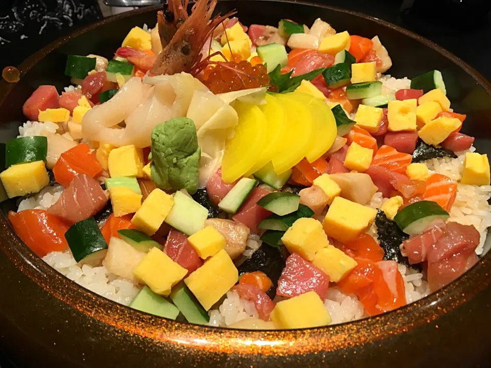 Snapdishの料理写真:Giant chirashi don @ Senmi Sushi|Ong Sor Fernさん