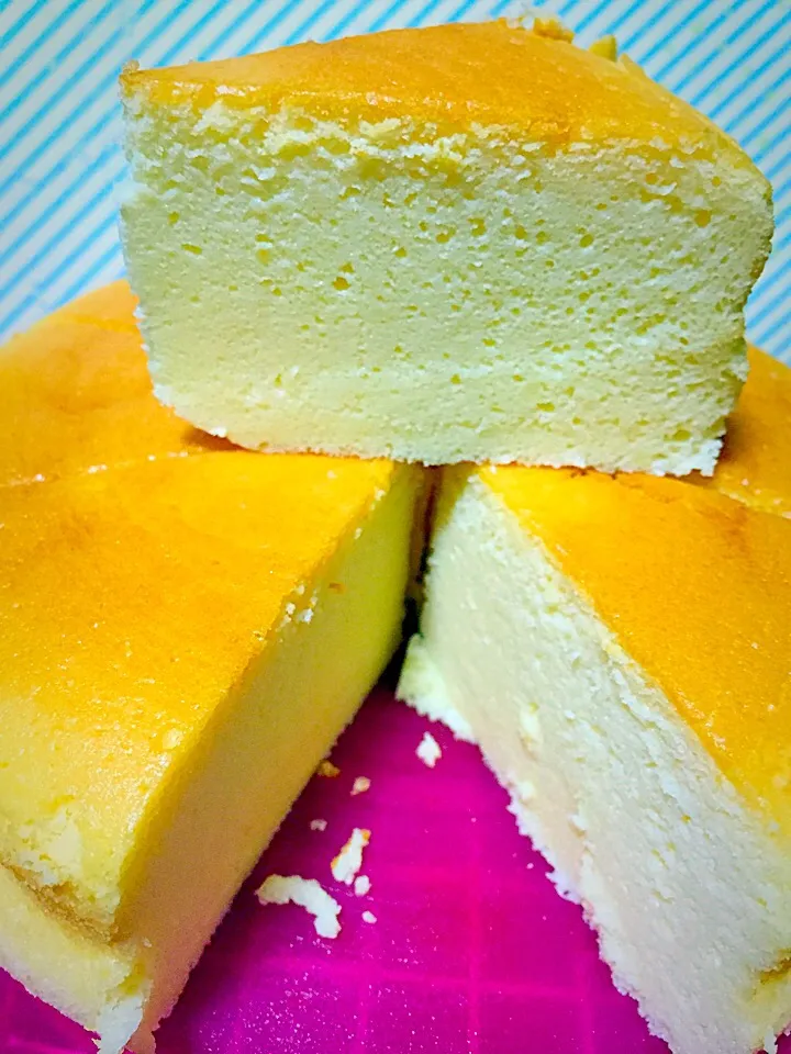 Pineapple Japanese Cheesecake with honey & yoghurt|Tari's Kitchenさん