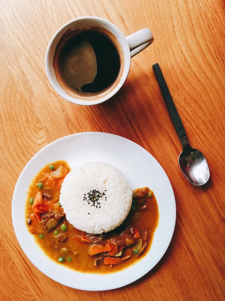 黒胡椒牛肉カレー🍛
アメリカンコーヒー☕️|美咲さん